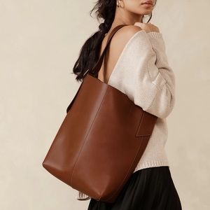 BANANA REPUBLIC VIDA BAG SADDLE BROWN
